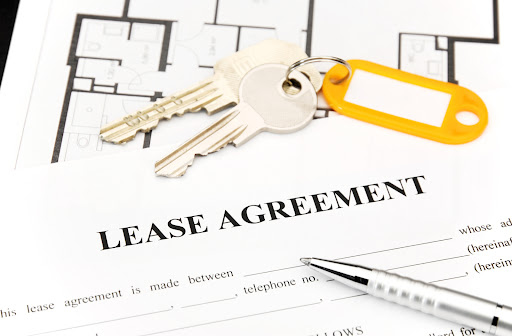 Lease agreement with a pen and a set of keys on top.
